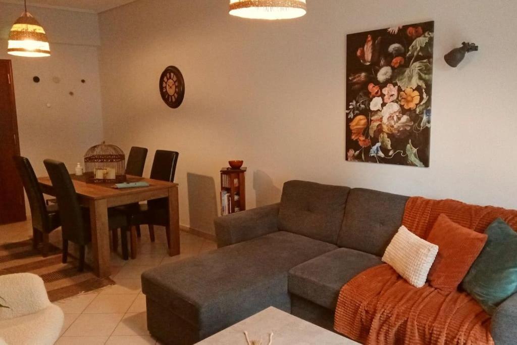 Central Artistic 2-Bedroom Apartment 79Sqm Триполис Екстериор снимка