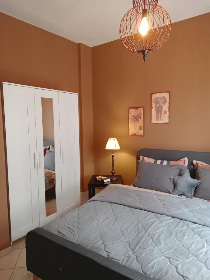 Central Artistic 2-Bedroom Apartment 79Sqm Триполис Екстериор снимка